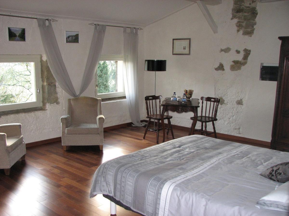 Chambres D'Hotes Domaine Saint-Joly Lasbordes Room photo