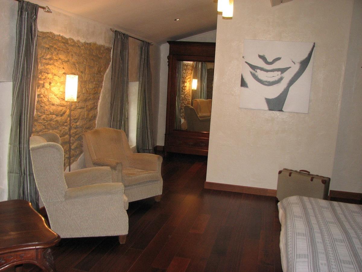 Chambres D'Hotes Domaine Saint-Joly Lasbordes Room photo